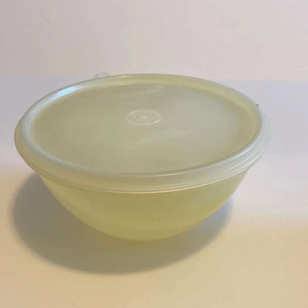 Tupperware wonderlier vintage bowl light yellow